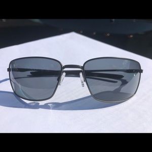 Oakley 004075-04 polarized sunglasses